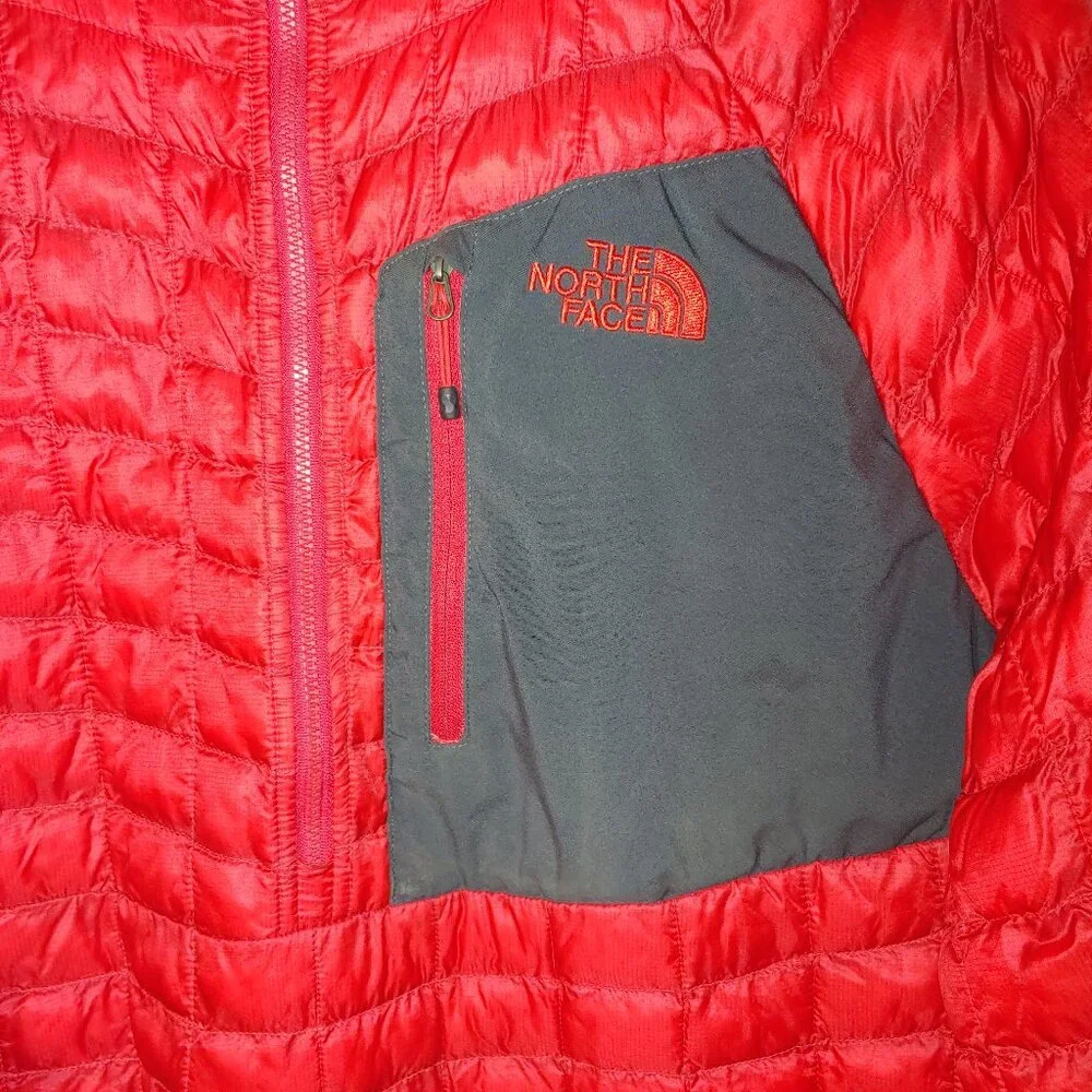 The North Face Thermoball 1/4 Zip  Pullover Jacket Size L Red